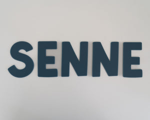 Acryl naam in hoofdletters voor kinderkamer