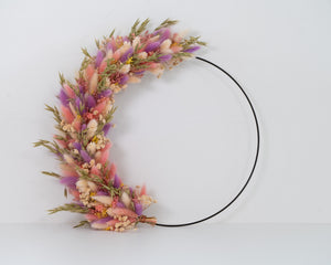 Hangende flowerhoop met droogbloemen
