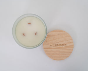Witte geurkaars met houten deksel