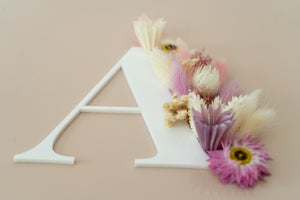 Letterkader Nude met droogbloemen